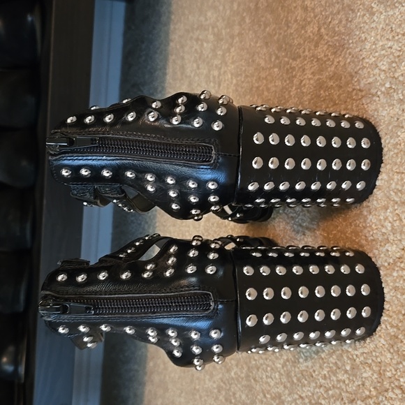 Steve Madden Black Strappy Silver Studded Heels - Picture 5 of 6